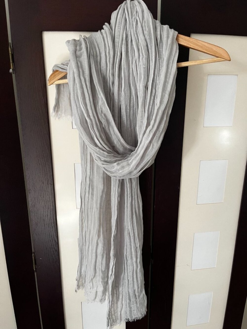 Lighweight linen blend crinkled scarf - Picture 4 of 4